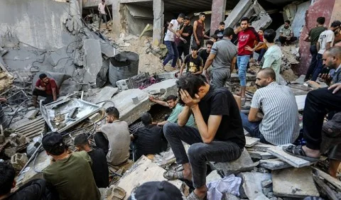 غزة بعد 77 عامًا: “نكبة جديدة” تضرب مخيم جباليا بسبب الهجمات الإسرائيلية غزة بعد 77 عامًا: “نكبة جديدة” تضرب مخيم جباليا بسبب الهجمات الإسرائيلية