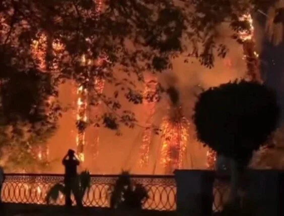 تفاصيل نشوب حريق ضخم على كورنيش النيل في المنيل.. والجهات القضائية تبدأ التحقيقات تفاصيل نشوب حريق ضخم على كورنيش النيل في المنيل.. والجهات القضائية تبدأ التحقيقات