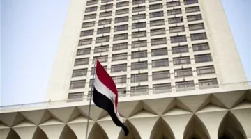 مصر تدعو للهدوء في ليبيا وتنبه رعاياها من زيادة التوترات الأمنية.