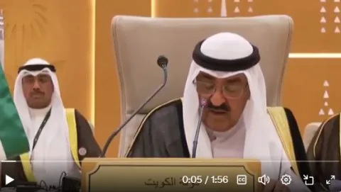 جدل إثر تراجع أمير الكويت عن وصفه لـ “أنصار الله” بعد تنبيه من بن سلمان (فيديو) جدل إثر تراجع أمير الكويت عن وصفه لـ “أنصار الله” بعد تنبيه من بن سلمان (فيديو)