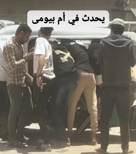 بعد أيام من حادثة الاستروكس.. انتشار فيديو يوضح بيع مخدرات داخل توك توك في شوارع شبرا الخيمة بعد أيام من حادثة الاستروكس.. انتشار فيديو يوضح بيع مخدرات داخل توك توك في شوارع شبرا الخيمة