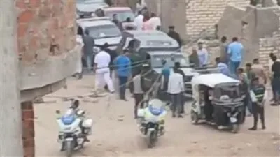 ابن يُصاب ووالده يُقتل خلال مشاجرة مع عائلة الزوجة في منطقة الهرم ابن يُصاب ووالده يُقتل خلال مشاجرة مع عائلة الزوجة في منطقة الهرم