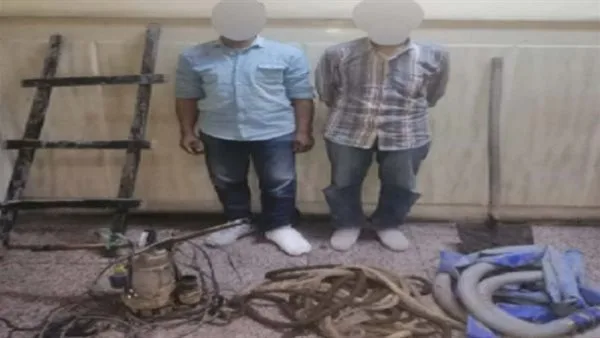 شرطة القاهرة ت apprehend a gang excavating artifacts within a building in Bab Al-Shariya.