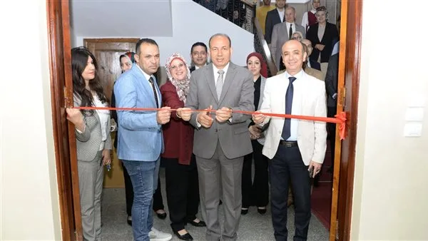 رئيس جامعة المنصورة يدشن مركز الاختبارات الإلكترونية في كلية التجارة رئيس جامعة المنصورة يدشن مركز الاختبارات الإلكترونية في كلية التجارة