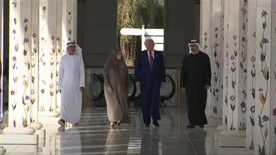 بعد وصوله إلى الإمارات.. ترامب وولي عهد أبو ظبي يتفقدان مسجد الشيخ زايد | صور بعد وصوله إلى الإمارات.. ترامب وولي عهد أبو ظبي يتفقدان مسجد الشيخ زايد | صور