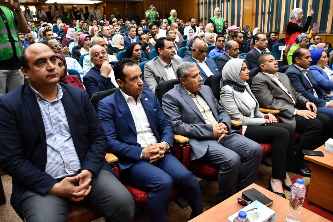 القيادات التنفيذية ووكلاء مجلس النواب وكيانات شبابية