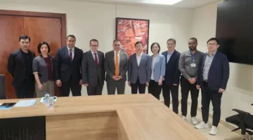 أحمد يوسف يجتمع برئيس اللجنة الدائمة لمجلس الشعب في منطقة جينغان بشنغهاي