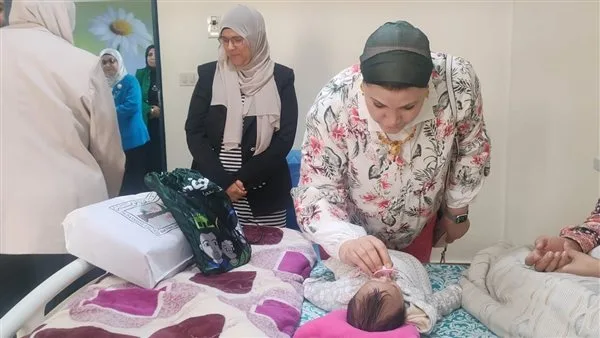 رئيسة المجلس القومي للأمومة والطفولة تلتقي الأطفال الفلسطينيين القادمين من غزة في مستشفى العريش العام رئيسة المجلس القومي للأمومة والطفولة تلتقي الأطفال الفلسطينيين القادمين من غزة في مستشفى العريش العام