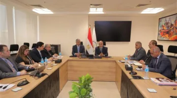 وزير الري يناقش نتائج البحث المتعلقة بتحديد مواقع الآبار الجوفية غير المطابقة للقوانين