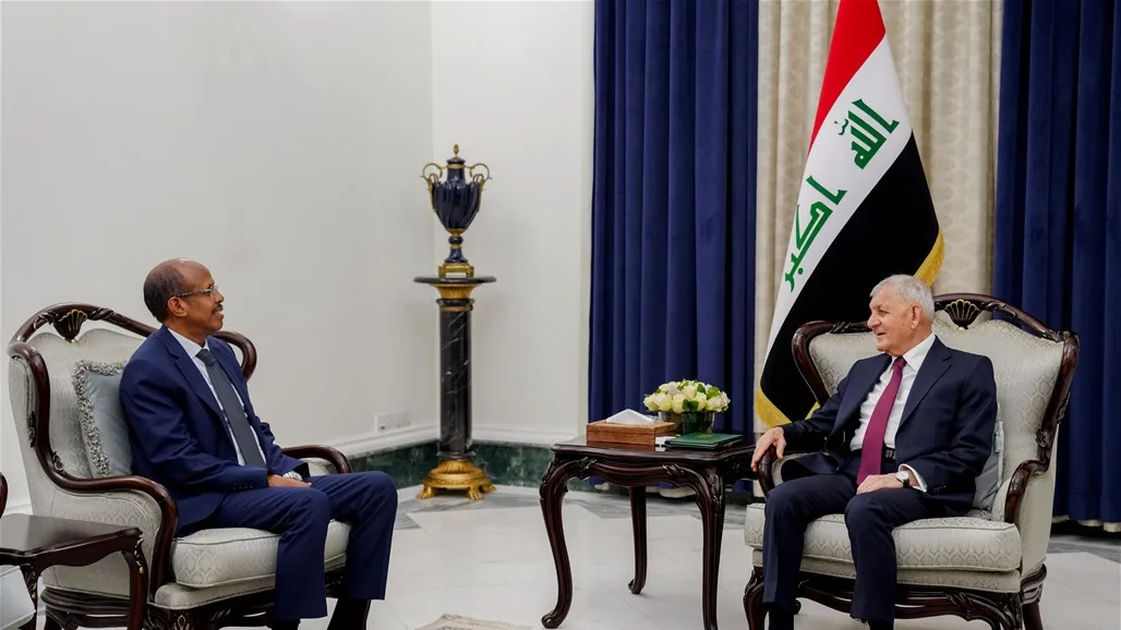 رئيس الجمهورية يلتقي برئيس مفوضية الاتحاد الأفريقي: قمة بغداد فرصة لتعزيز التعاون