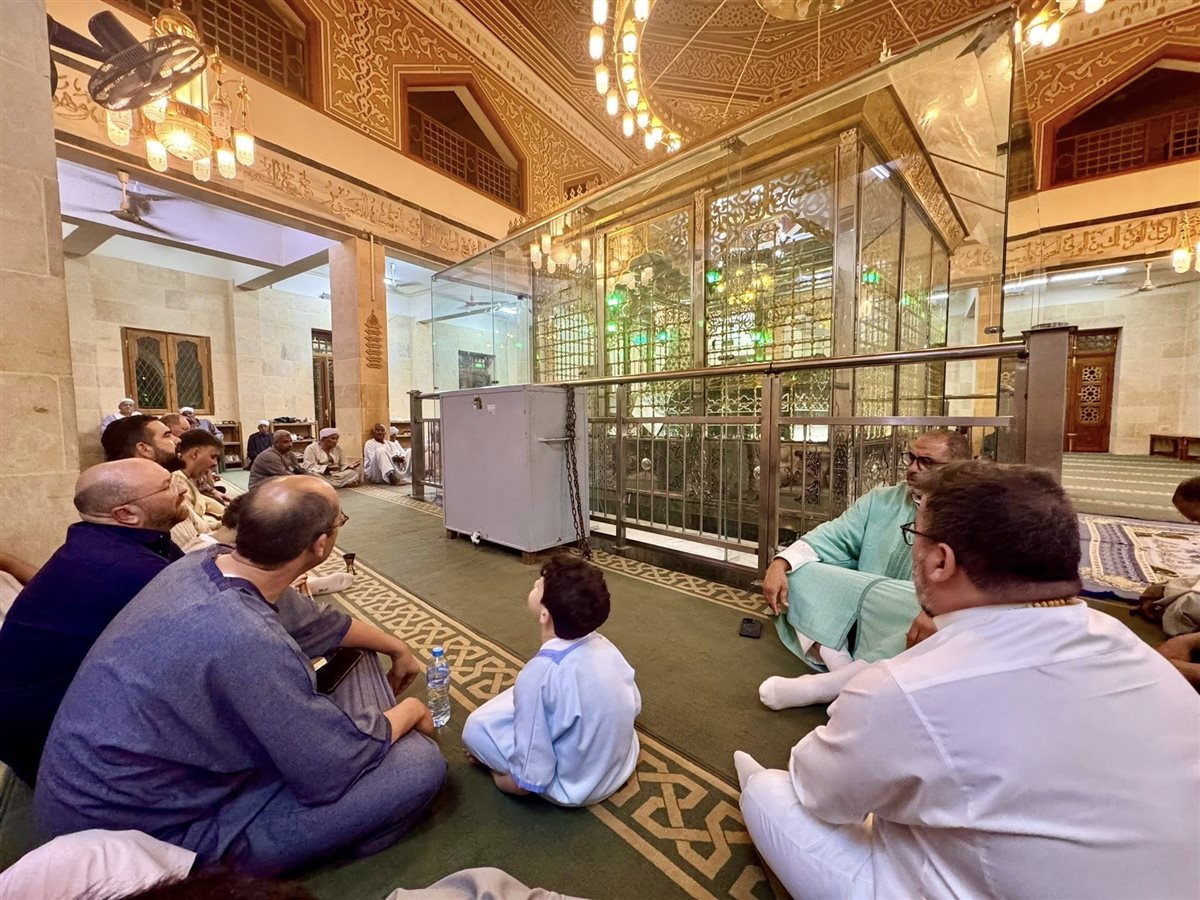 وفد صوفى مغربى يزور ضريح ابوالحسن الشاذلى 