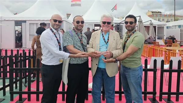 جناح مهرجان القاهرة يحصل على جائزة أفضل جناح في مهرجان كان السينمائي. جناح مهرجان القاهرة يحصل على جائزة أفضل جناح في مهرجان كان السينمائي.