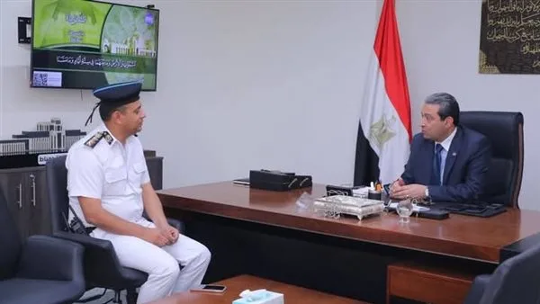 محافظ دمياط يجتمع مع مدير المرور لمناقشة عدة قضايا محافظ دمياط يجتمع مع مدير المرور لمناقشة عدة قضايا