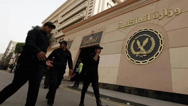 الداخلية توضح حقيقة ابتزاز مواطن من قبل موظف في المحليات واثنين من ضباط الشرطة في القاهرة الداخلية توضح حقيقة ابتزاز مواطن من قبل موظف في المحليات واثنين من ضباط الشرطة في القاهرة