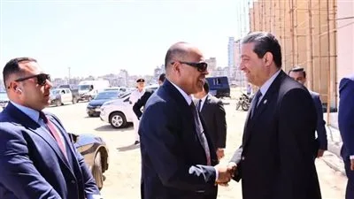 محافظ دمياط يستقبل وزير العمل في بداية زيارته للمحافظة لمناقشة خطة توفير فرص تدريب مجانية لتأهيل الشباب في سوق العمل.