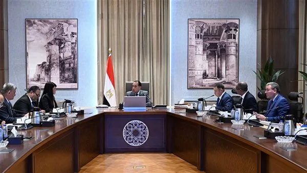 رئيس الوزراء يراقب جهود تأمين مياه الشرب للمواطنين في مناطق محددة من محافظة البحر الأحمر
