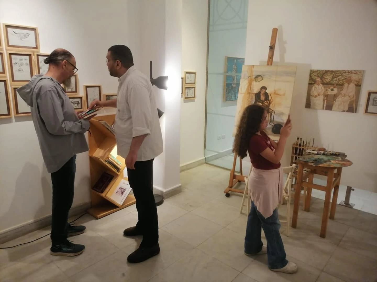 قد يكون فن ٣ أشخاص ونص