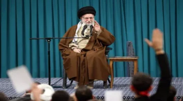 السيد الخامنئي: لدينا شكوك حول نجاح المفاوضات النووية مع الولايات المتحدة