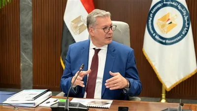 وزير البترول في الاجتماع العام لواديكو: ضرورة تصنيع الفوسفات محليًا بدلاً من تصديره خامًا لزيادة القيمة المضافة وزير البترول في الاجتماع العام لواديكو: ضرورة تصنيع الفوسفات محليًا بدلاً من تصديره خامًا لزيادة القيمة المضافة