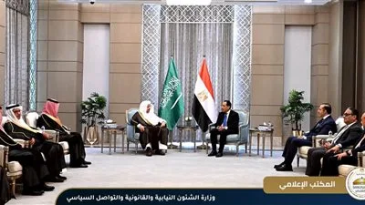 المستشار محمود فوزي يشارك في اجتماع رئيس الوزراء مع رئيس مجلس الشورى في السعودية المستشار محمود فوزي يشارك في اجتماع رئيس الوزراء مع رئيس مجلس الشورى في السعودية