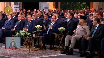 الرئيس السيسي: الأراضي الجديدة تتيح فرص عمل لـ600 ألف أسرة براتب يبدأ من 7 آلاف جنيه الرئيس السيسي: الأراضي الجديدة تتيح فرص عمل لـ600 ألف أسرة براتب يبدأ من 7 آلاف جنيه