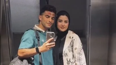 زيزو يشارك صورة جديدة له مع زوجته في المصعد (صورة) زيزو يشارك صورة جديدة له مع زوجته في المصعد (صورة)