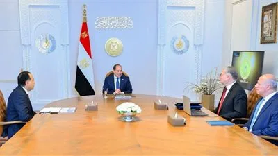 السيسي يلتقي برئيس الوزراء ووزير البترول لمناقشة تلبية احتياجات المواطنين من المحروقات السيسي يلتقي برئيس الوزراء ووزير البترول لمناقشة تلبية احتياجات المواطنين من المحروقات