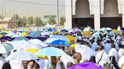 ما هو حكم ارتداء قبعة الشمس المثبتة على الرأس أثناء الإحرام؟.. المفتي يوضح