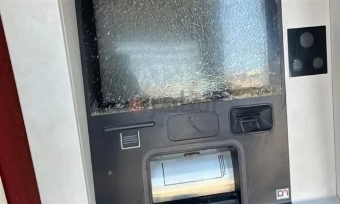 إلقاء القبض على شاب بتهمة تخريب جهاز صراف آلي في المنوفية إلقاء القبض على شاب بتهمة تخريب جهاز صراف آلي في المنوفية
