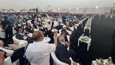 حضور قيادات الحزب والحكومة وأبرز فناني ورياضيي مصر.. انطلاق المؤتمر الجماهيري الأول لحزب الجبهة الوطنية «مصر للجميع» حضور قيادات الحزب والحكومة وأبرز فناني ورياضيي مصر.. انطلاق المؤتمر الجماهيري الأول لحزب الجبهة الوطنية «مصر للجميع»