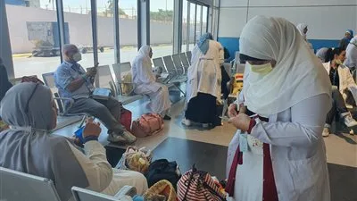 عيادات تقدم الفحص الطبي وتوزيع الأدوية مجانًا.. ضمان الخدمات الصحية للحجاج المصريين