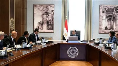 رئيس الوزراء يراقب تقدم تنفيذ مشروع مياه الشرب والصرف الصحي في مدن شرق وغرب القاهرة