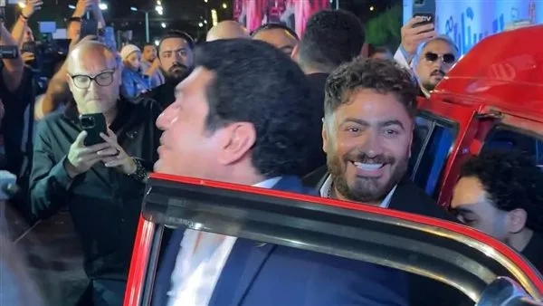 تامر حسني ونجوم فيلم ريستارت في العرض الخاص لسيارة “تمناية”.. صور