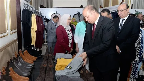 رئيس جامعة المنصورة ي inaugurates معرض “بصمة خير للملابس”
