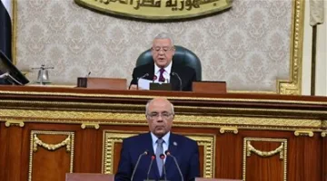 البرلمان يوافق على فرض غرامة تصل إلى نصف مليون لترويج شائعات حول جودة المياه، ونائب يطالب بإلغائها لدعم حرية الإعلام.