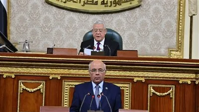 البرلمان يوافق على فرض غرامة تصل إلى نصف مليون لترويج شائعات حول جودة المياه، ونائب يطالب بإلغائها لدعم حرية الإعلام. البرلمان يوافق على فرض غرامة تصل إلى نصف مليون لترويج شائعات حول جودة المياه، ونائب يطالب بإلغائها لدعم حرية الإعلام.