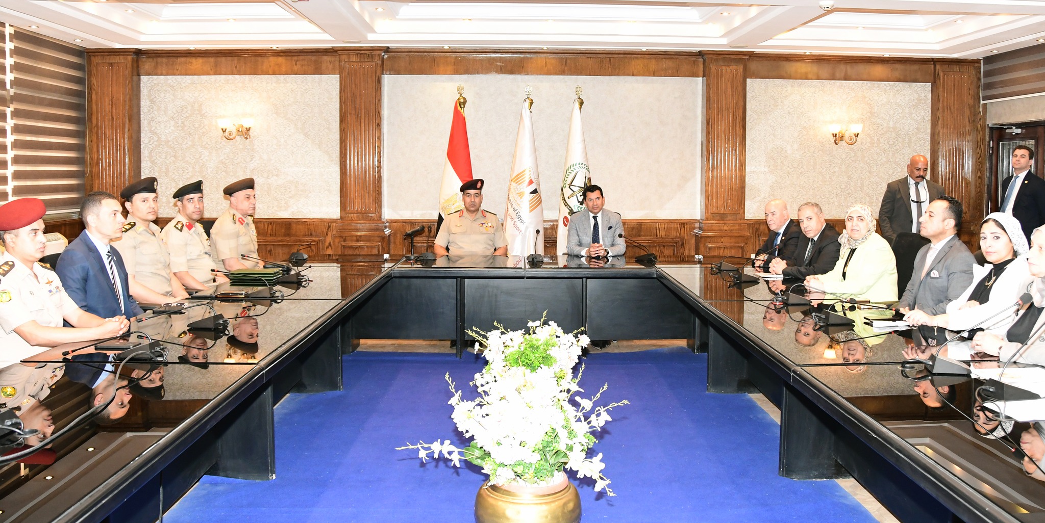 قد تكون صورة ‏‏١٣‏ شخصًا‏