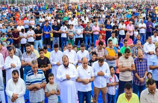 تكبيرات عيد الأضحى المبارك: أعد ترديدها بعد كل صلاة في الأيام العشرة الأولى من ذي الحجة. تكبيرات عيد الأضحى المبارك: أعد ترديدها بعد كل صلاة في الأيام العشرة الأولى من ذي الحجة.