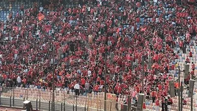 جماهير الأهلي تتوافد إلى ستاد القاهرة قبل مباراة فاركو في الدوري المصري الممتاز (صور)