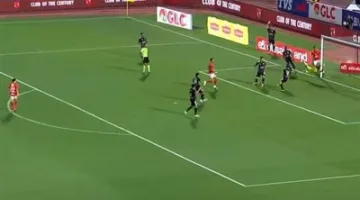الدوري المصري الممتاز: وسام أبو علي يحرز الهدف الثاني للأهلي ضد فاركو في الدقيقة 30.