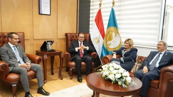 رئيس “الهيئة المعنية بالاعتماد والرقابة الصحية” يستقبل وفد اتحاد المستشفيات العربية لمناقشة أفق التعاون المشترك. رئيس “الهيئة المعنية بالاعتماد والرقابة الصحية” يستقبل وفد اتحاد المستشفيات العربية لمناقشة أفق التعاون المشترك.