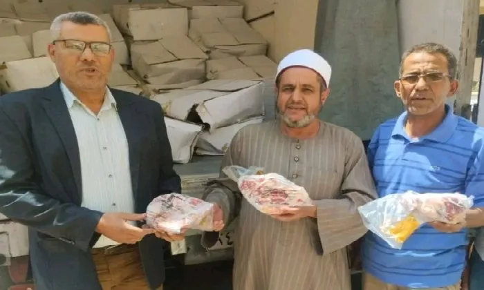 توزيع 2 طن من اللحوم من مشروع صكوك الإطعام على الأسر المحتاجة في الشرقية توزيع 2 طن من اللحوم من مشروع صكوك الإطعام على الأسر المحتاجة في الشرقية