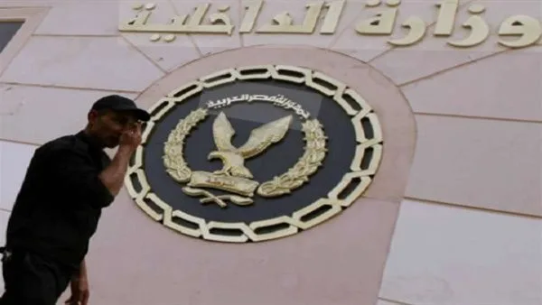 الحقيقة وراء اعتداء ضابط شرطة على سائق حافلة والاعتداء على ملابسه في القاهرة الحقيقة وراء اعتداء ضابط شرطة على سائق حافلة والاعتداء على ملابسه في القاهرة