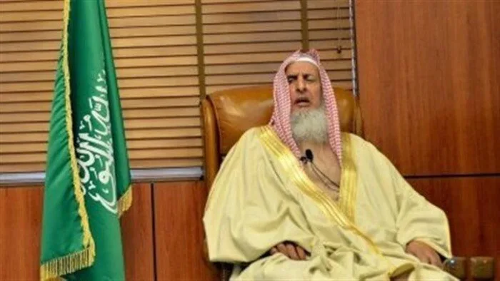 «مفتي السعودية»: أداء الحج بدون تصريح يعد انتهاكًا كبيرًا للشريعة. «مفتي السعودية»: أداء الحج بدون تصريح يعد انتهاكًا كبيرًا للشريعة.