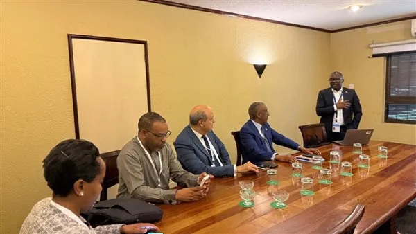 وزير الطيران المدني يتناول مع مسؤولي شركة “بوينج” سبل تعزيز التعاون في مجالات أمن الطيران وزير الطيران المدني يتناول مع مسؤولي شركة “بوينج” سبل تعزيز التعاون في مجالات أمن الطيران