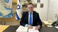 وزير دفاع الاحتلال ينتقد ماكرون: اعترافكم بفلسطين لا يعدو كونه ورقة تُلقى في مزبلة التاريخ.