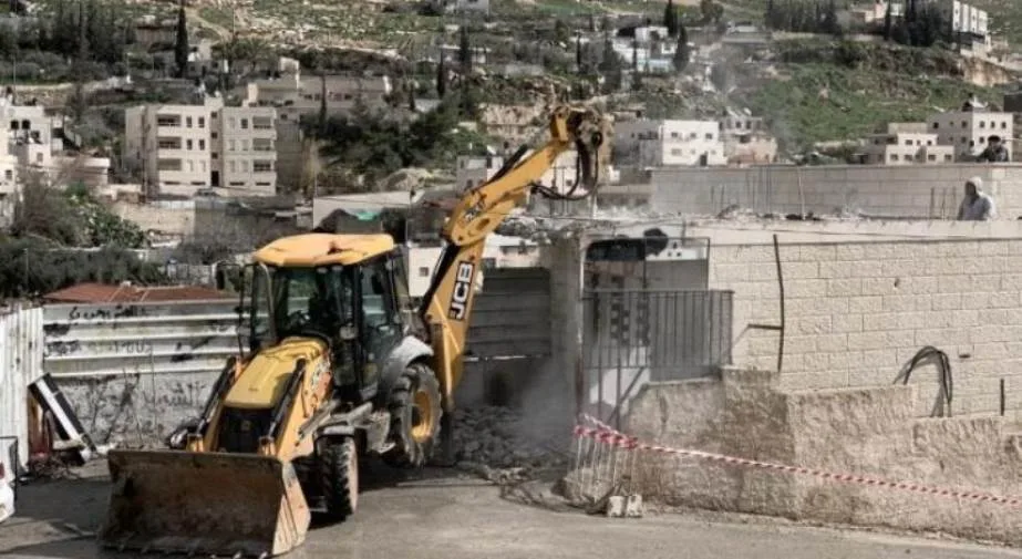 الاحتلال يُبلغ بهدم مسكن متنقل في بلدة سلوان بالقدس الاحتلال يُبلغ بهدم مسكن متنقل في بلدة سلوان بالقدس