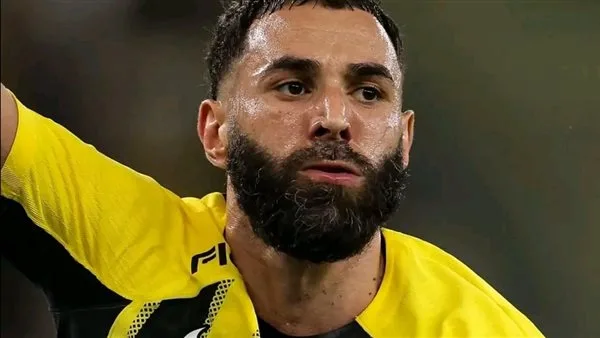 بنزيما يقود اتحاد جدة للظفر بكأس خادم الحرمين الشريفين بعد انتصار ساحق على القادسية بنزيما يقود اتحاد جدة للظفر بكأس خادم الحرمين الشريفين بعد انتصار ساحق على القادسية