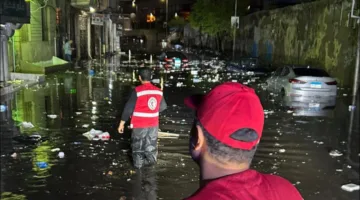 الهلال الأحمر يتدخل لرفع السيارات المحتجزة وإنقاذ المواطنين في الإسكندرية (صور)