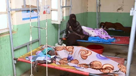 ستة ضحايا جراء قصف طائرة مسيّرة تابعة لقوات الدعم السريع لمستشفى في السودان وسط انتشار الكوليرا ستة ضحايا جراء قصف طائرة مسيّرة تابعة لقوات الدعم السريع لمستشفى في السودان وسط انتشار الكوليرا